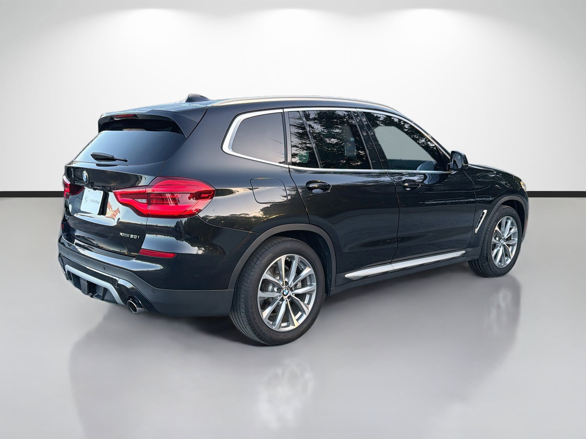 Used 2019 BMW X3 xDrive30i w/ Premium Package AWD/4WD image 3