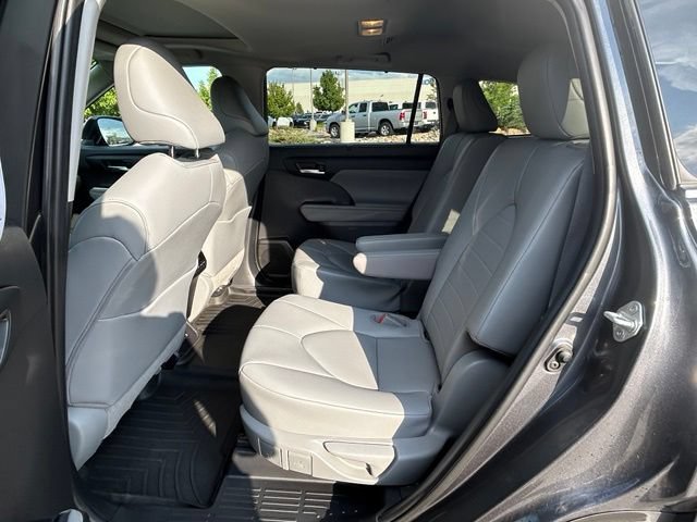 Used 2020 Toyota Highlander XLE AWD/4WD image 28