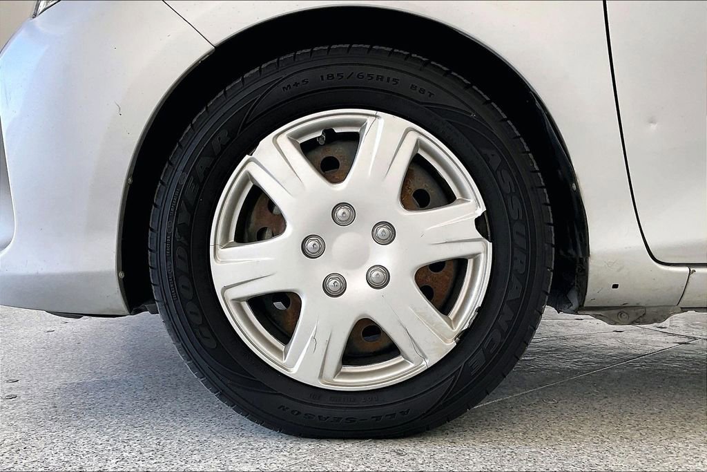 Used 2016 Toyota Yaris L image 11