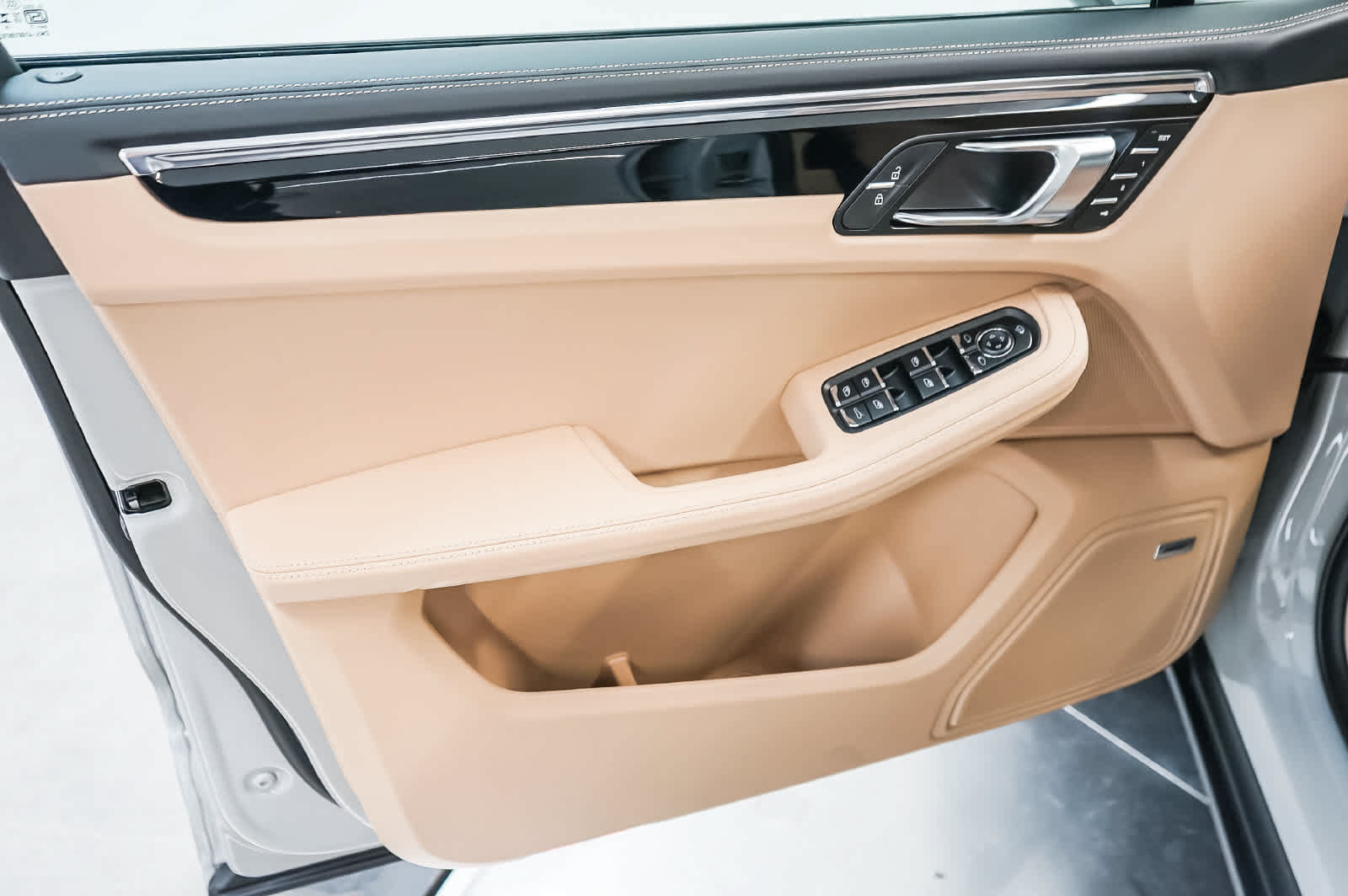 New 2026 Porsche Macan S AWD/4WD image 27