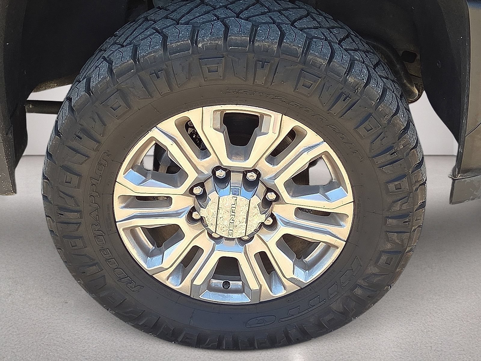 Used 2024 GMC Sierra 2500 Denali Ultimate AWD/4WD image 11