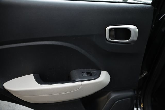 Used 2024 Hyundai Venue SEL image 23