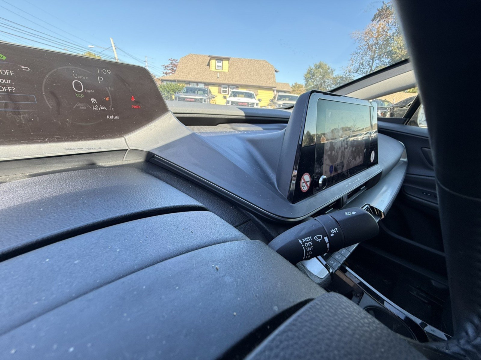 Used 2024 Toyota Prius LE FWD image 18