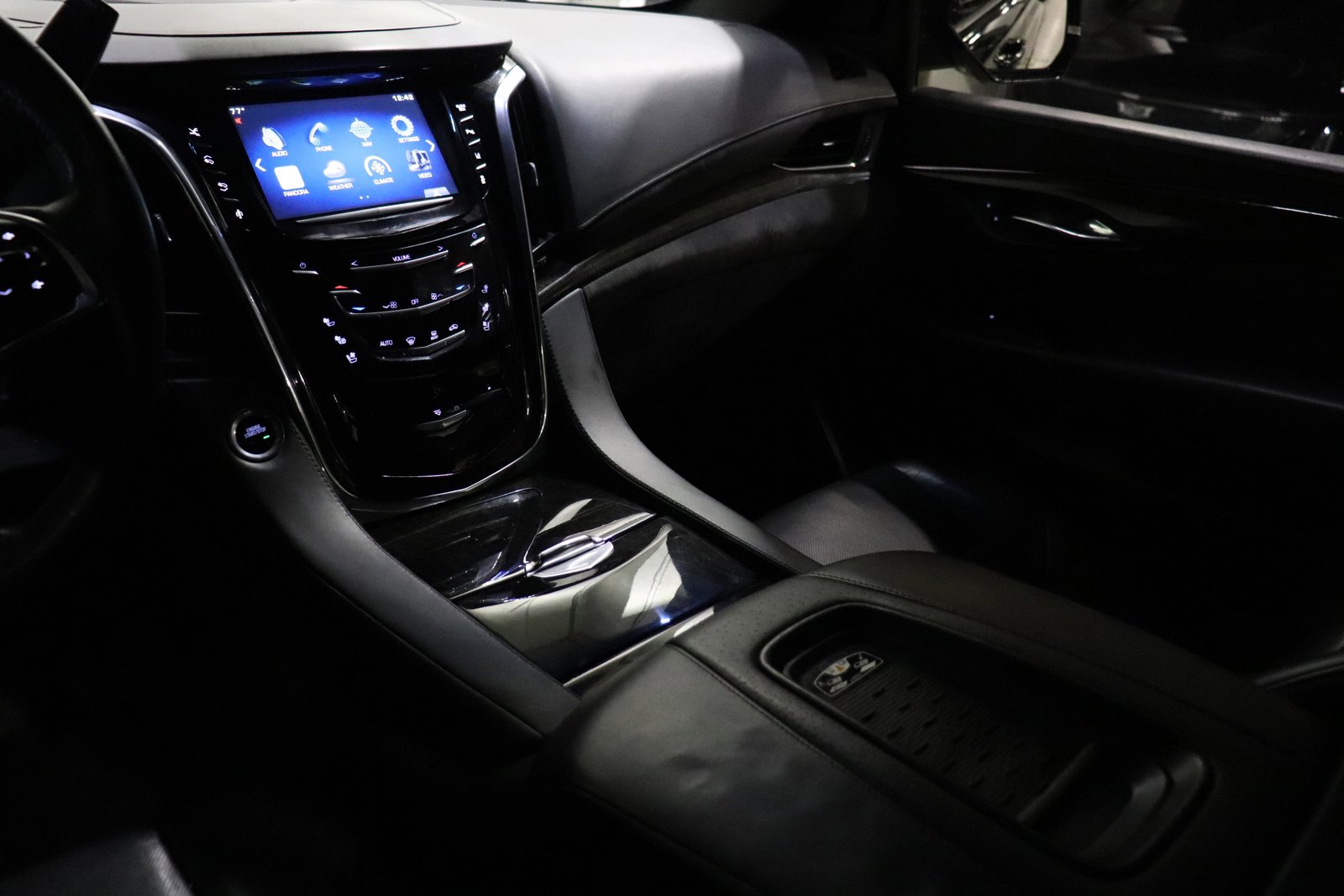 Used 2015 Cadillac Escalade Platinum image 26