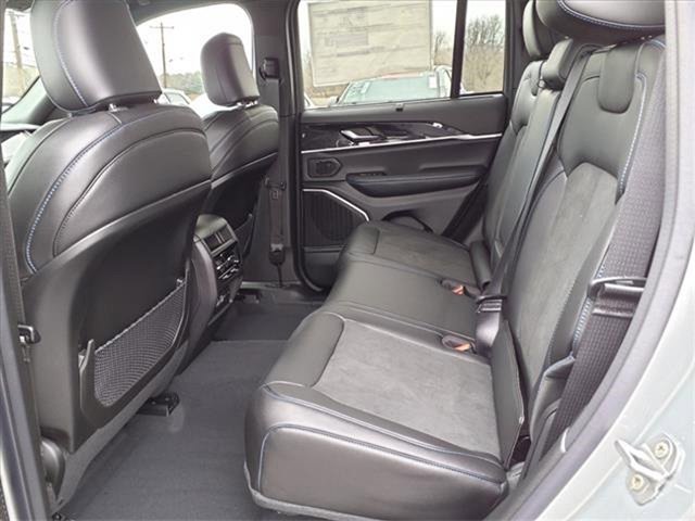 New 2022 Jeep Grand Cherokee Trailhawk w/ Advanced Protech Group II image 17