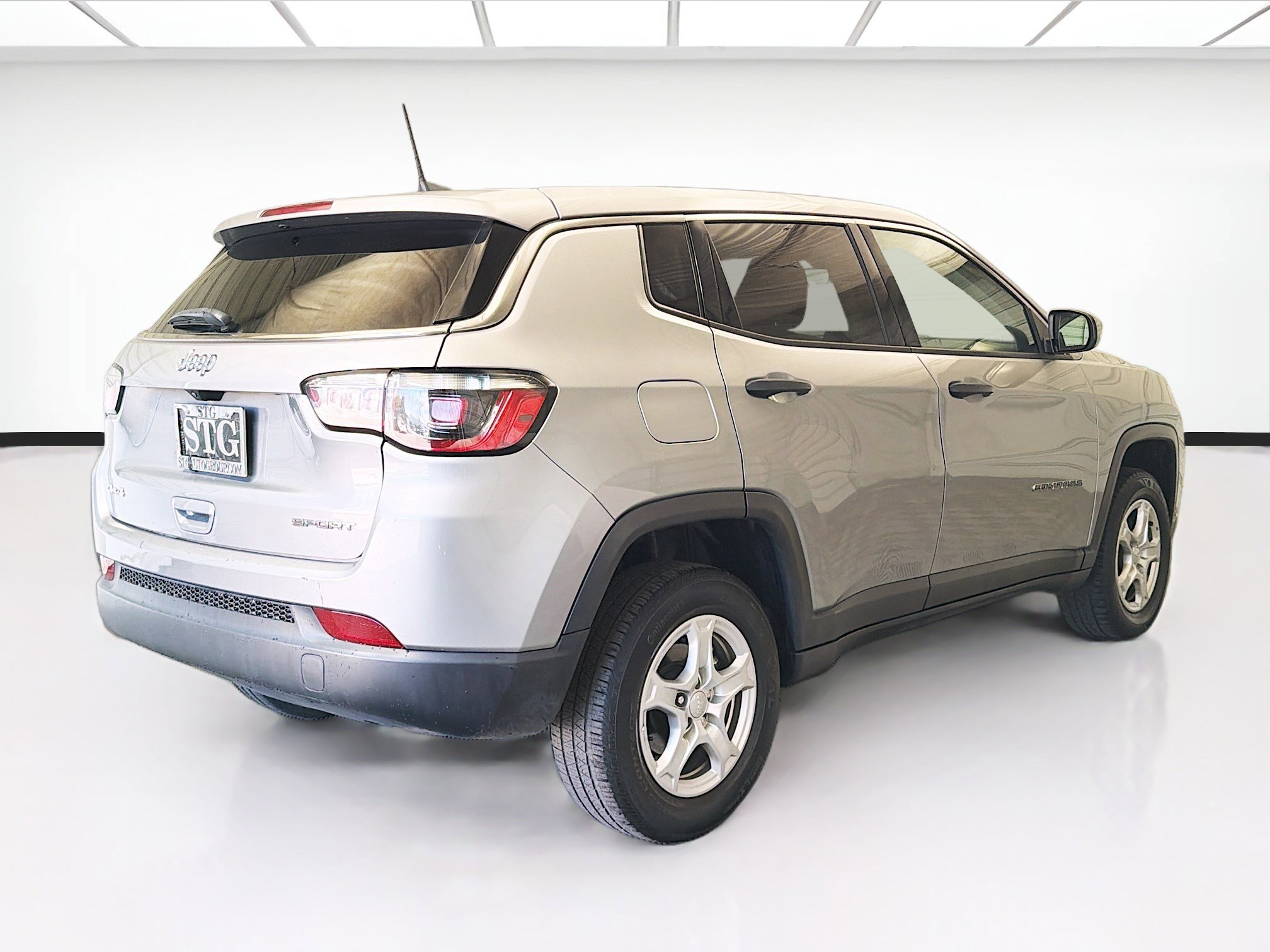 Used 2022 Jeep Compass Sport image 4