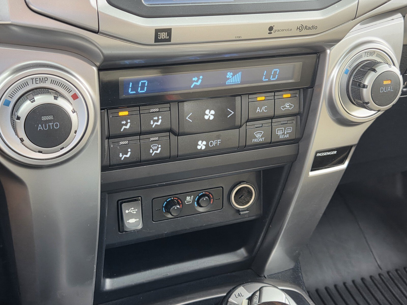 Used 2015 Toyota 4Runner Limited AWD/4WD image 18