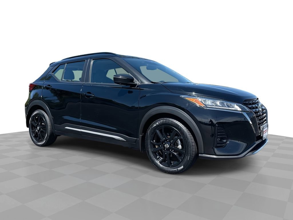 Used 2023 Nissan Kicks SR w/ Interior Electronics Package FWD image 1