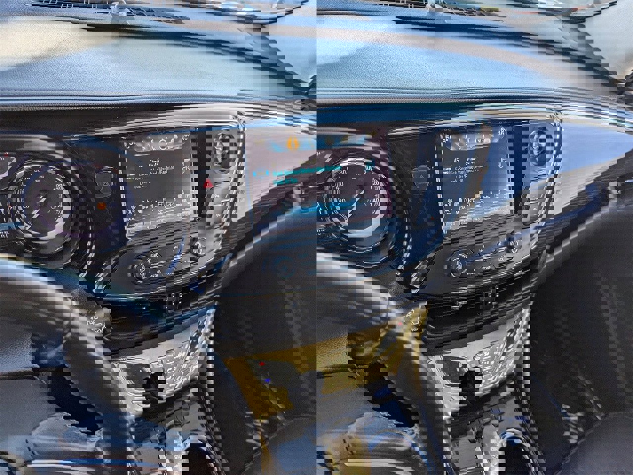 Used 2019 Buick Envision Essence image 23