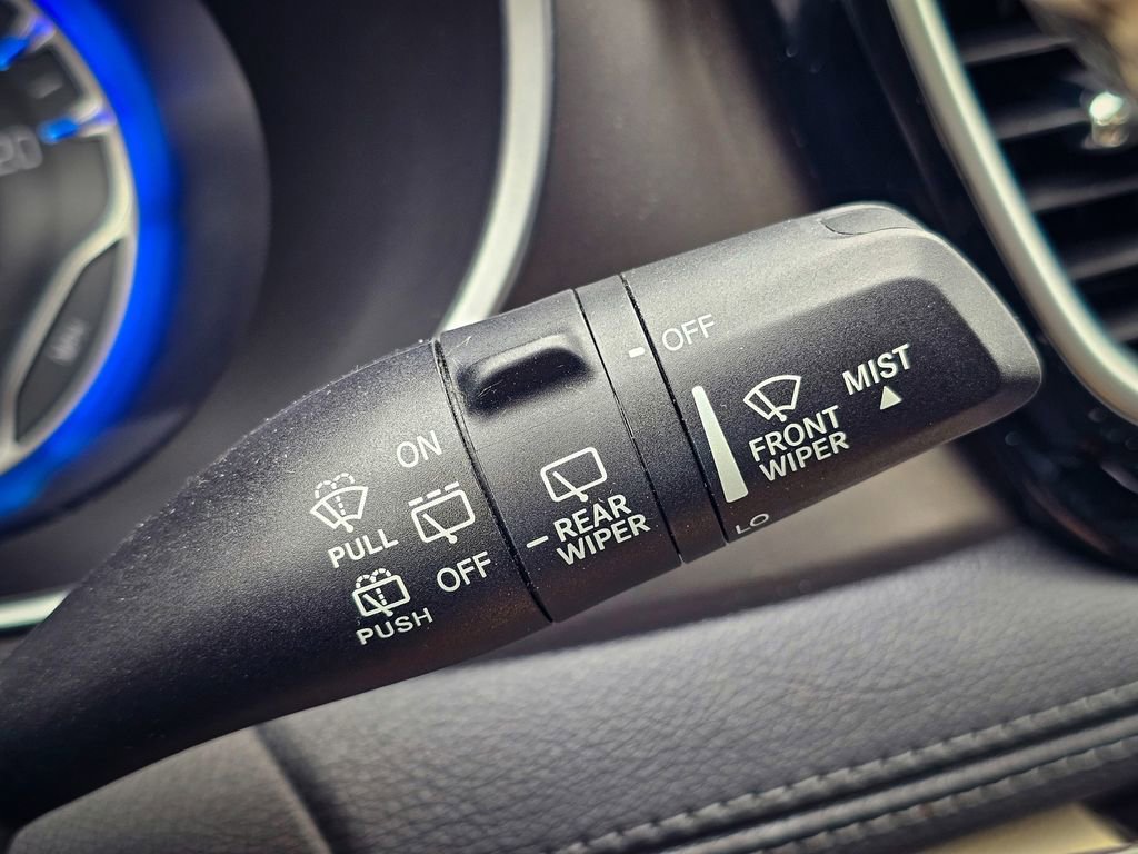 Used 2019 Chrysler Pacifica Limited FWD image 19