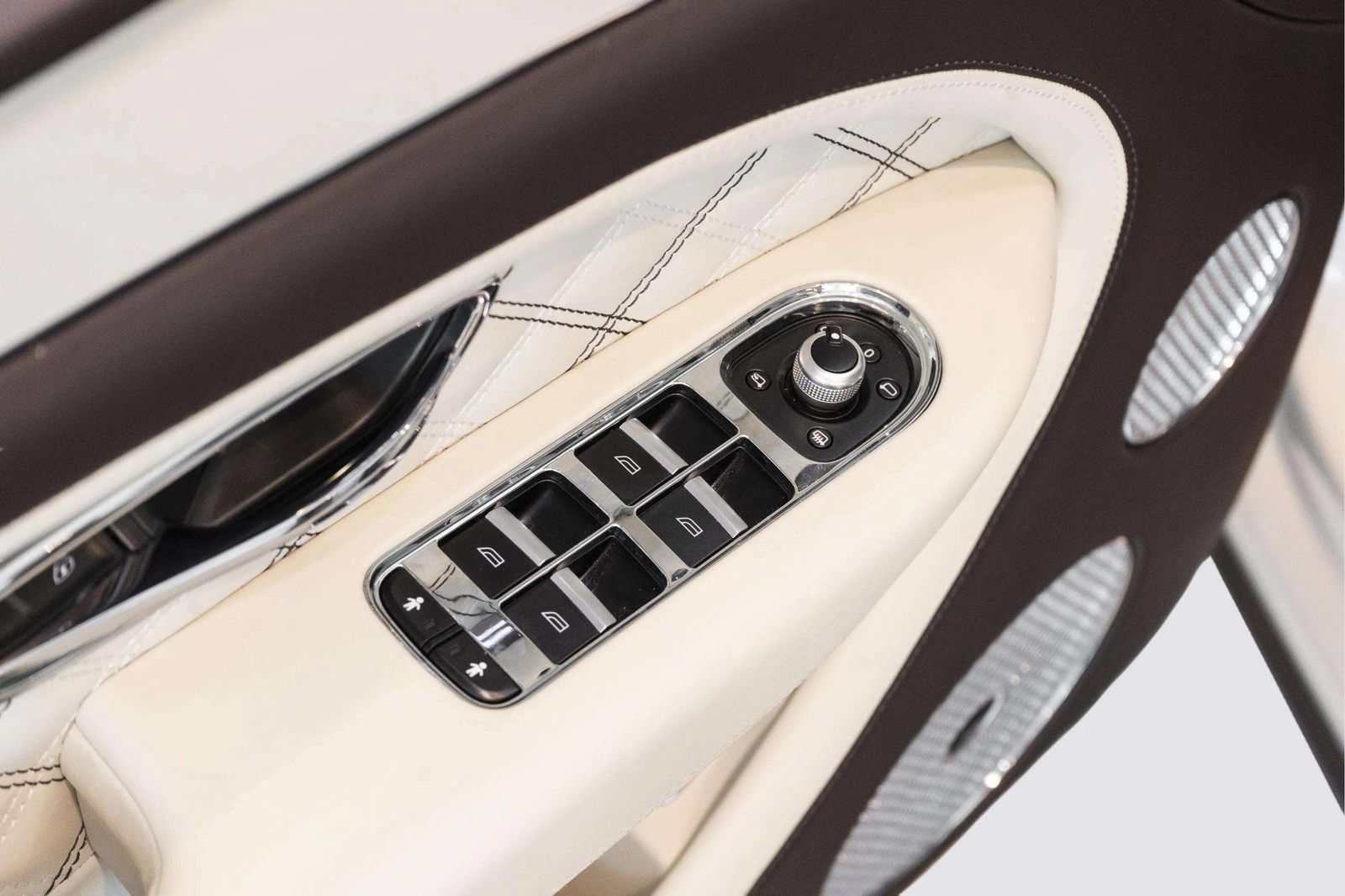 Used 2022 Bentley Bentayga AWD/4WD image 27