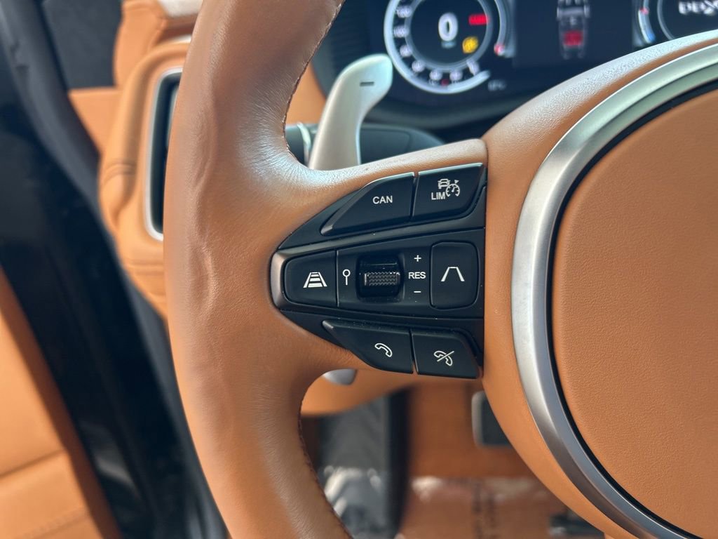 Used 2023 Aston Martin DBX image 50