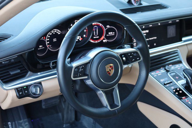 Used 2017 Porsche Panamera image 23