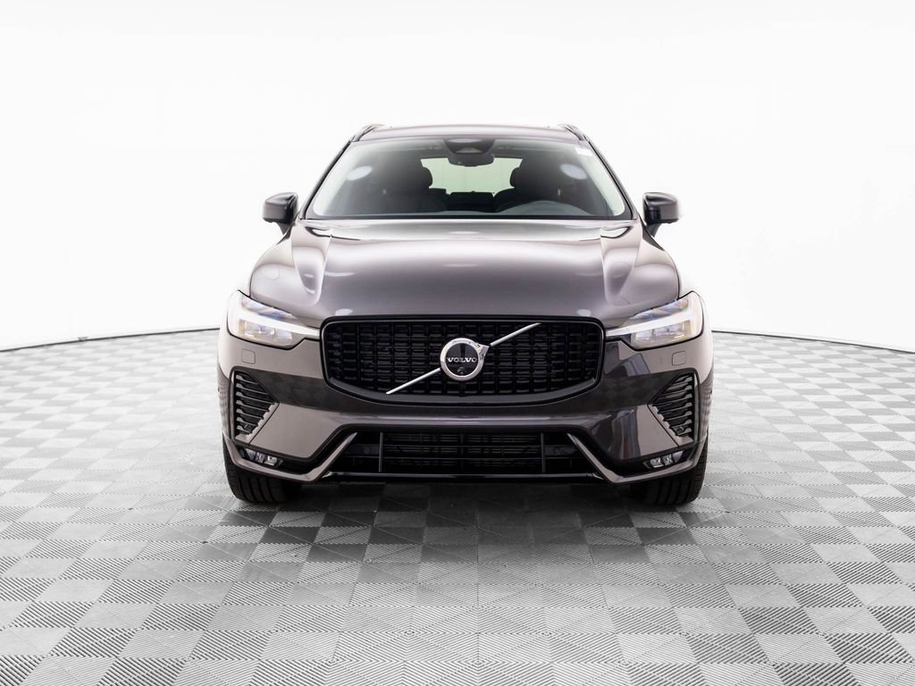 Used 2025 Volvo XC60 B5 Plus image 8