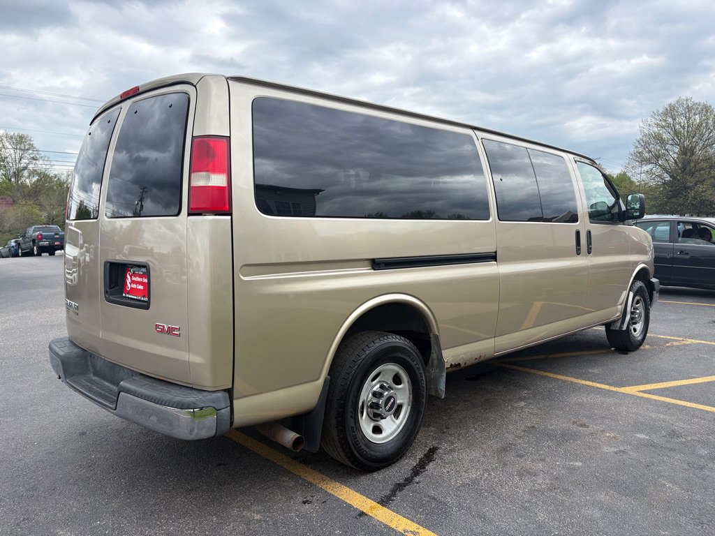 Used 2008 GMC Savana 3500 Extended Passenger w/ LT Preferred Equipment Group RWD image 6