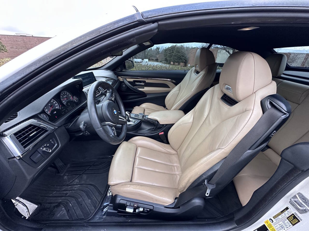 Used 2016 BMW M4 Convertible w/ Executive Package RWD image 9