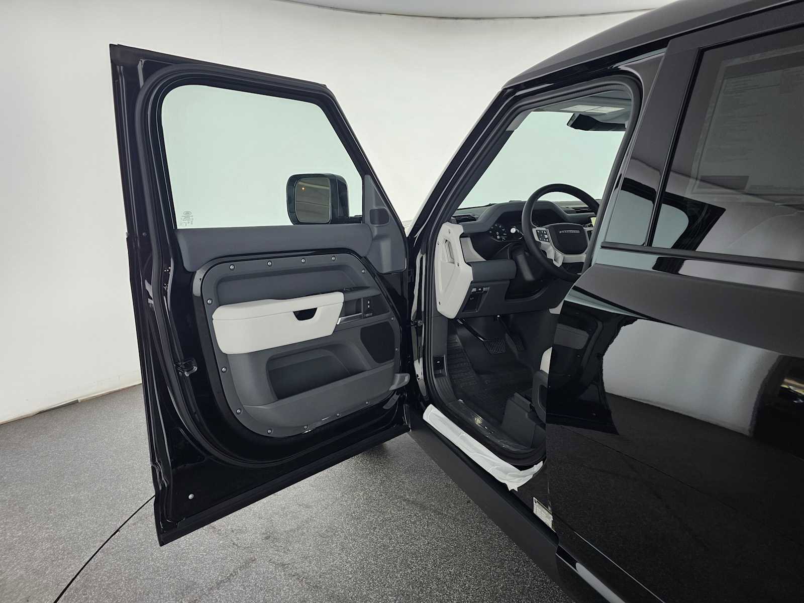 New 2026 Land Rover Defender 110 X-Dynamic SE image 19