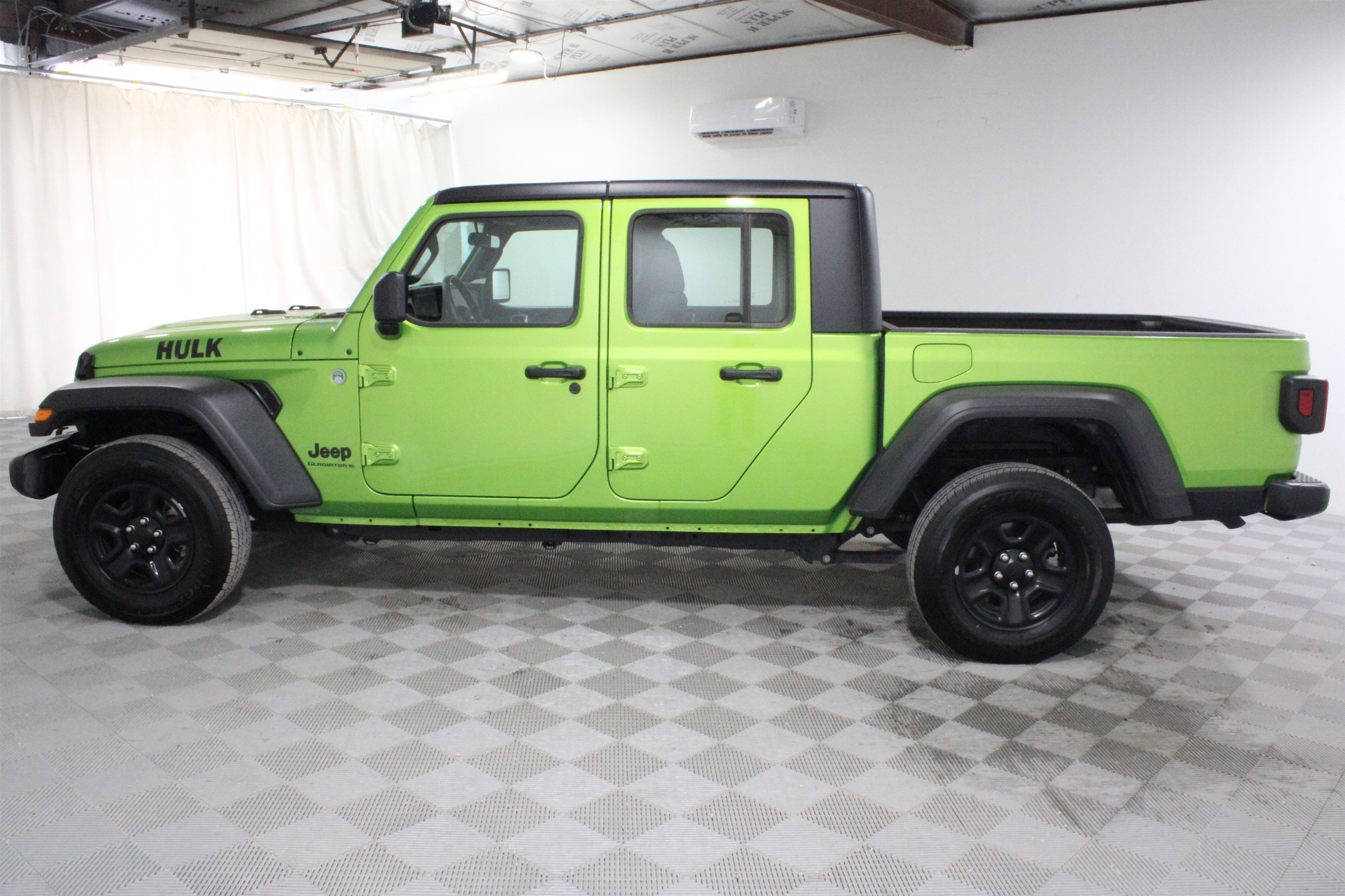 Used 2025 Jeep Gladiator Sport AWD/4WD image 29