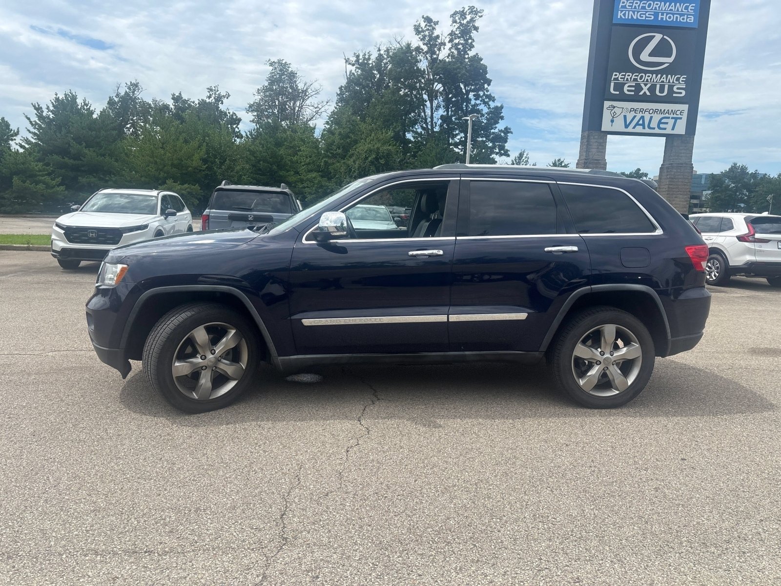 Used 2012 Jeep Grand Cherokee Limited w/ Trailer Tow Group AWD/4WD image 8