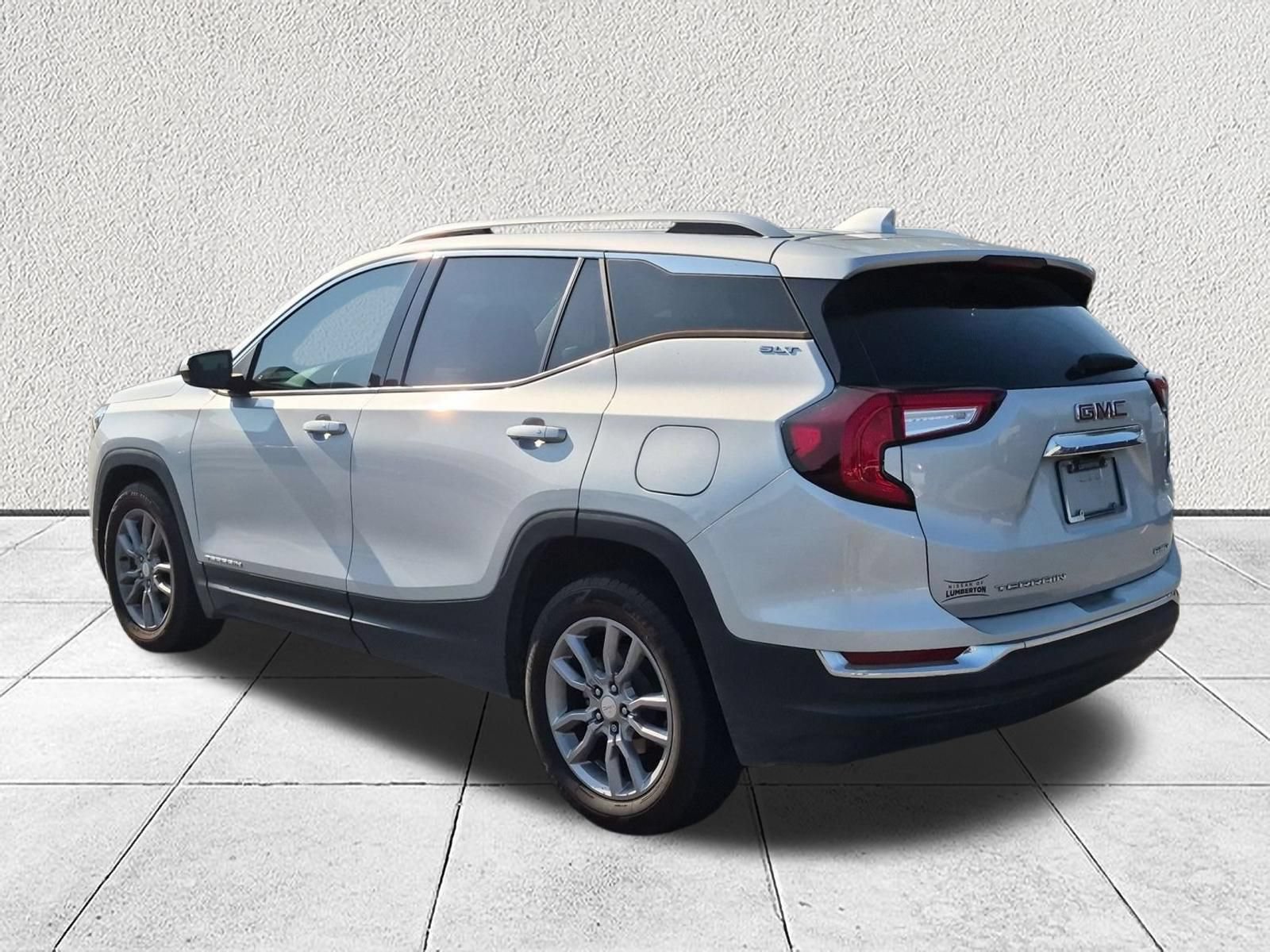 Used 2022 GMC Terrain SLT w/ Infotainment Package II AWD/4WD image 5