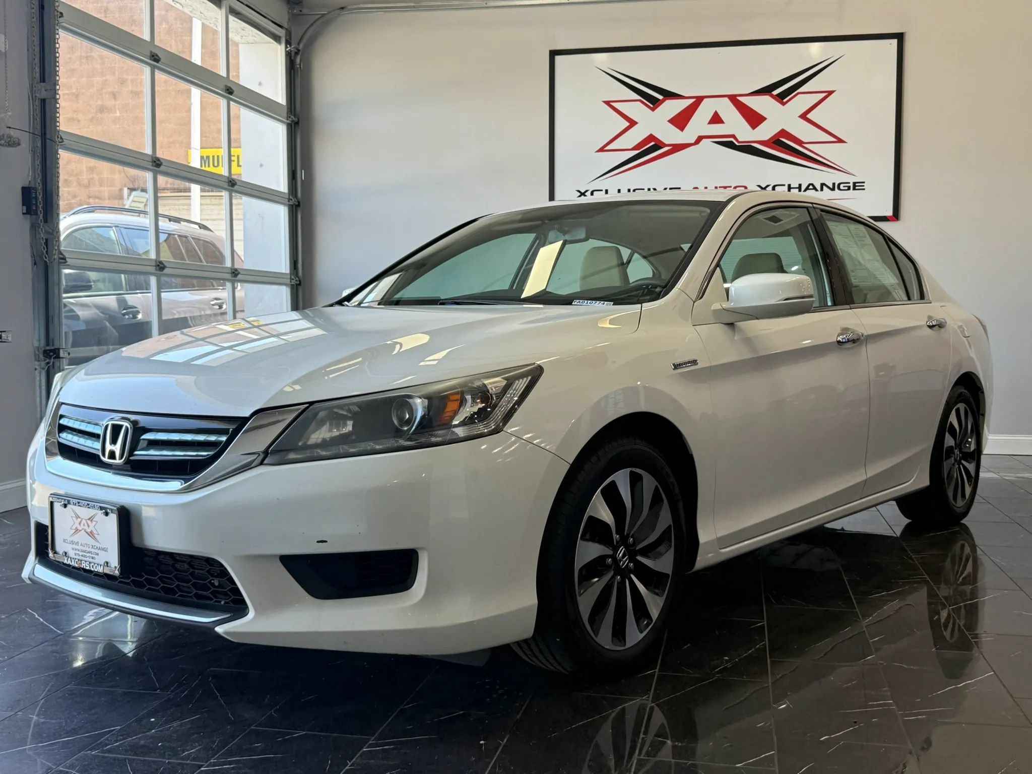 Used 2015 Honda Accord Hybrid Sedan image 3