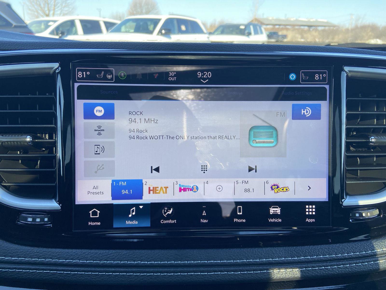 Used 2025 Chrysler Pacifica Limited image 44