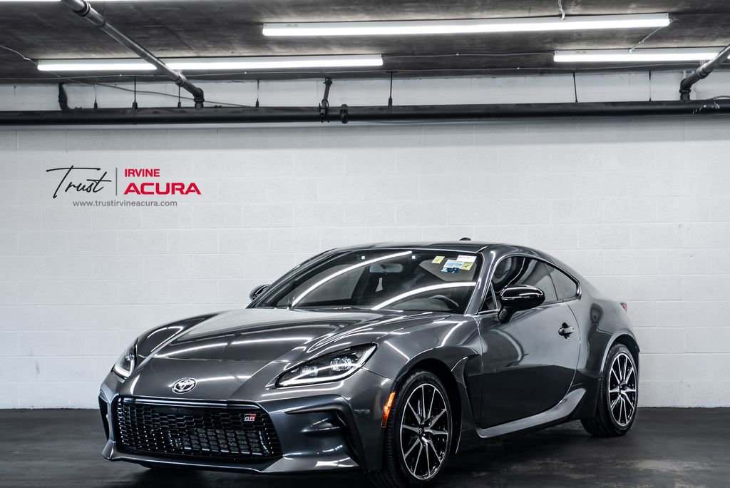 Used 2022 Toyota GR86 image 1