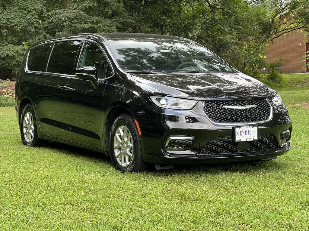 New 2026 Chrysler Pacifica Select FWD image 1