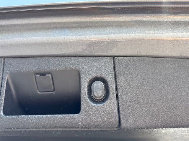 Used 2020 Chevrolet Suburban LT RWD image 21