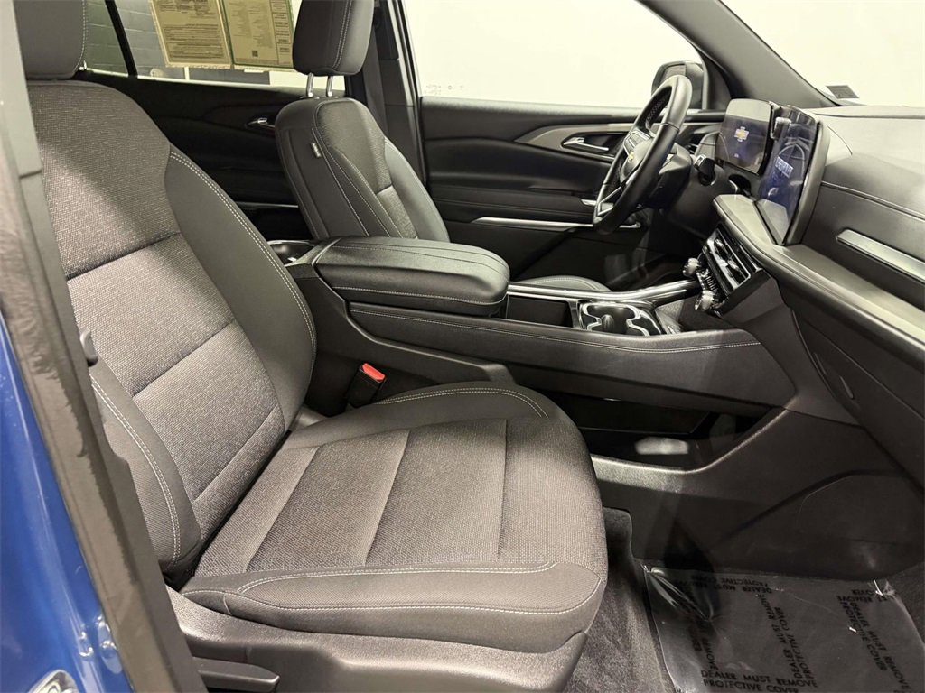 Used 2025 Chevrolet Traverse LT image 10
