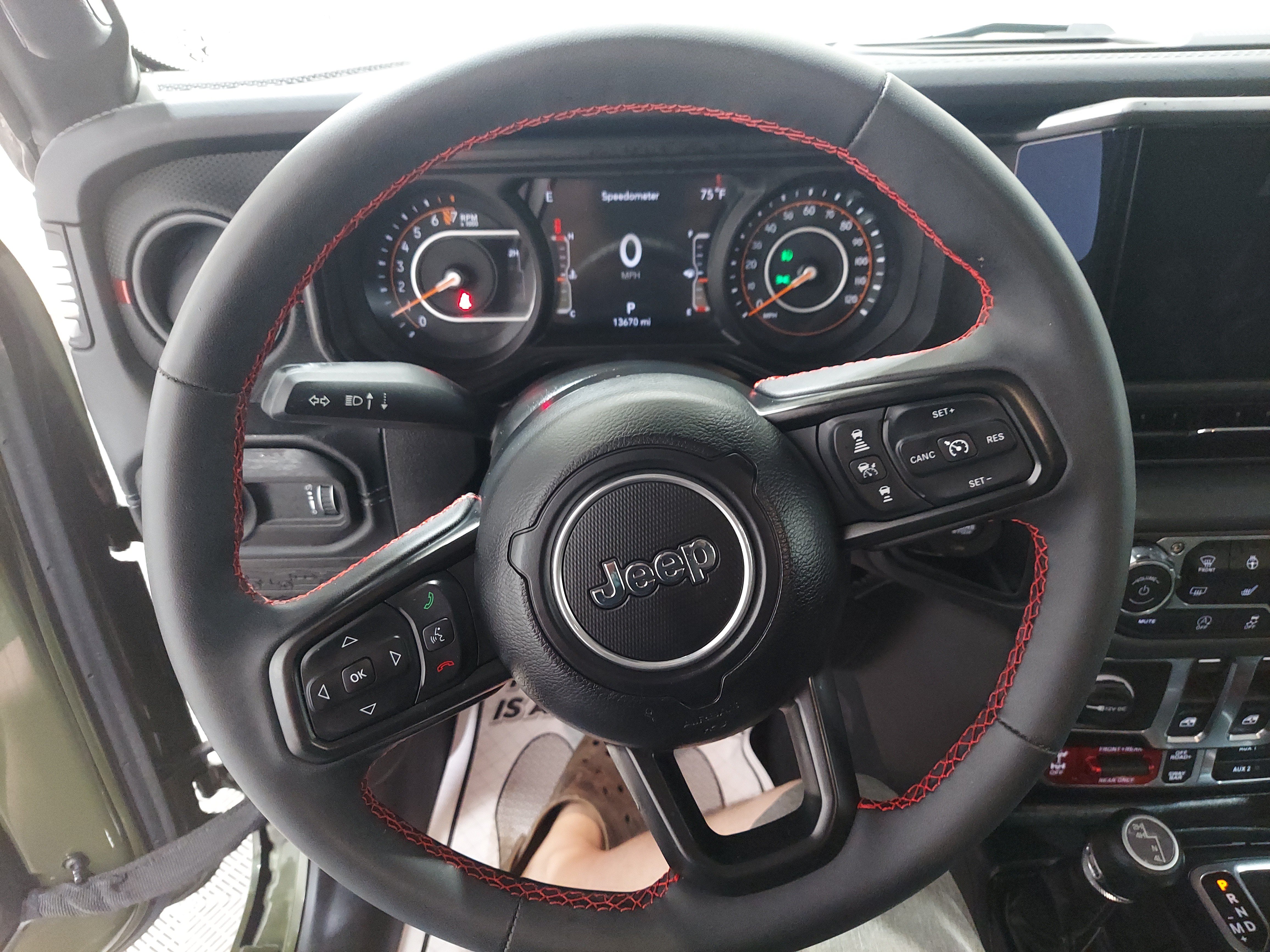 Used 2024 Jeep Wrangler Rubicon w/ Technology Group AWD/4WD image 8