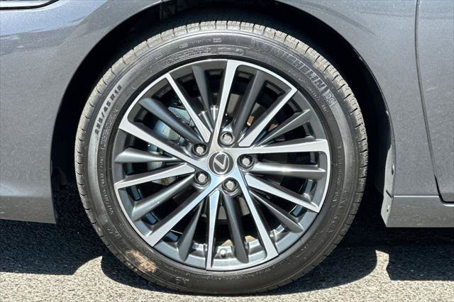 Certified 2025 Lexus ES 300h w/ Premium Package FWD image 32
