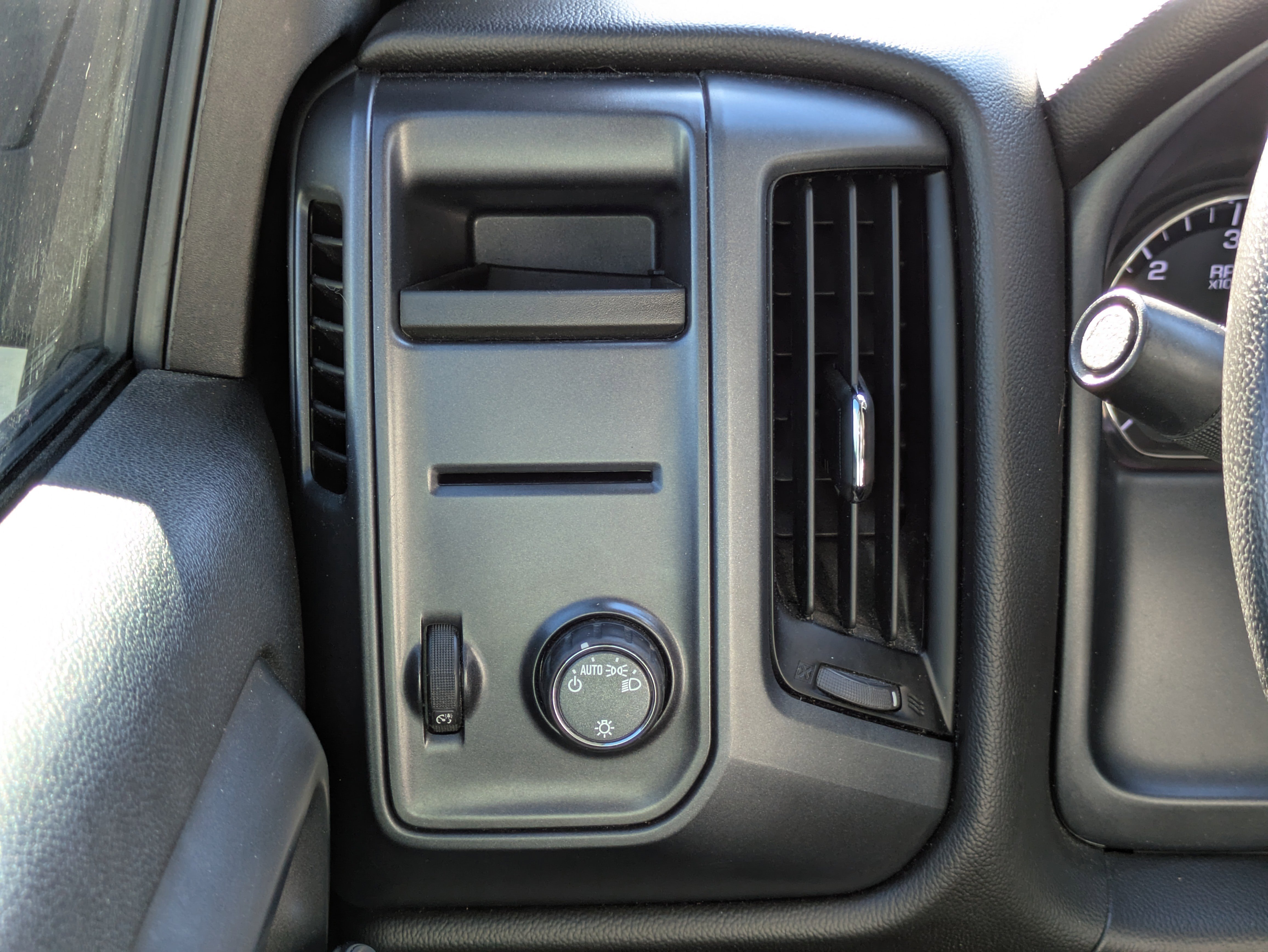 Used 2019 Chevrolet Silverado 1500 Custom w/ Custom Convenience Package image 12