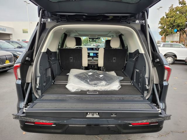 New 2025 Lincoln Navigator Reserve image 17