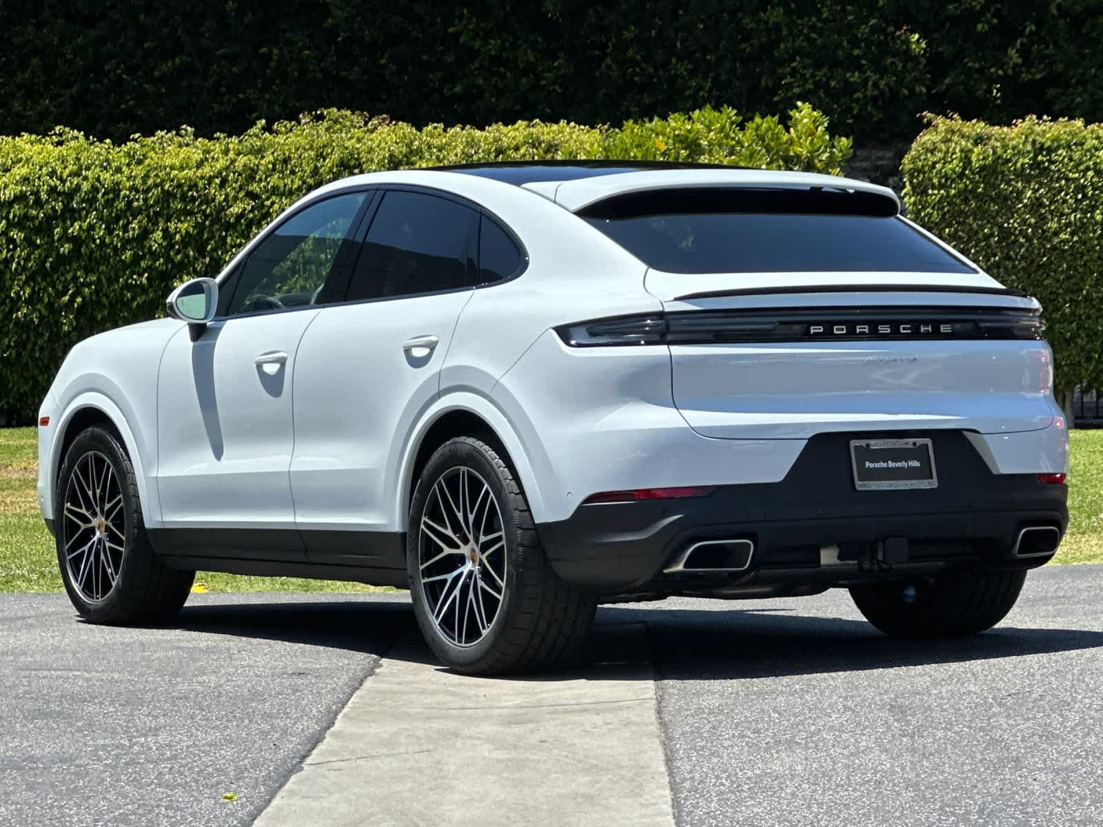 New 2026 Porsche Cayenne Coupe AWD/4WD image 3