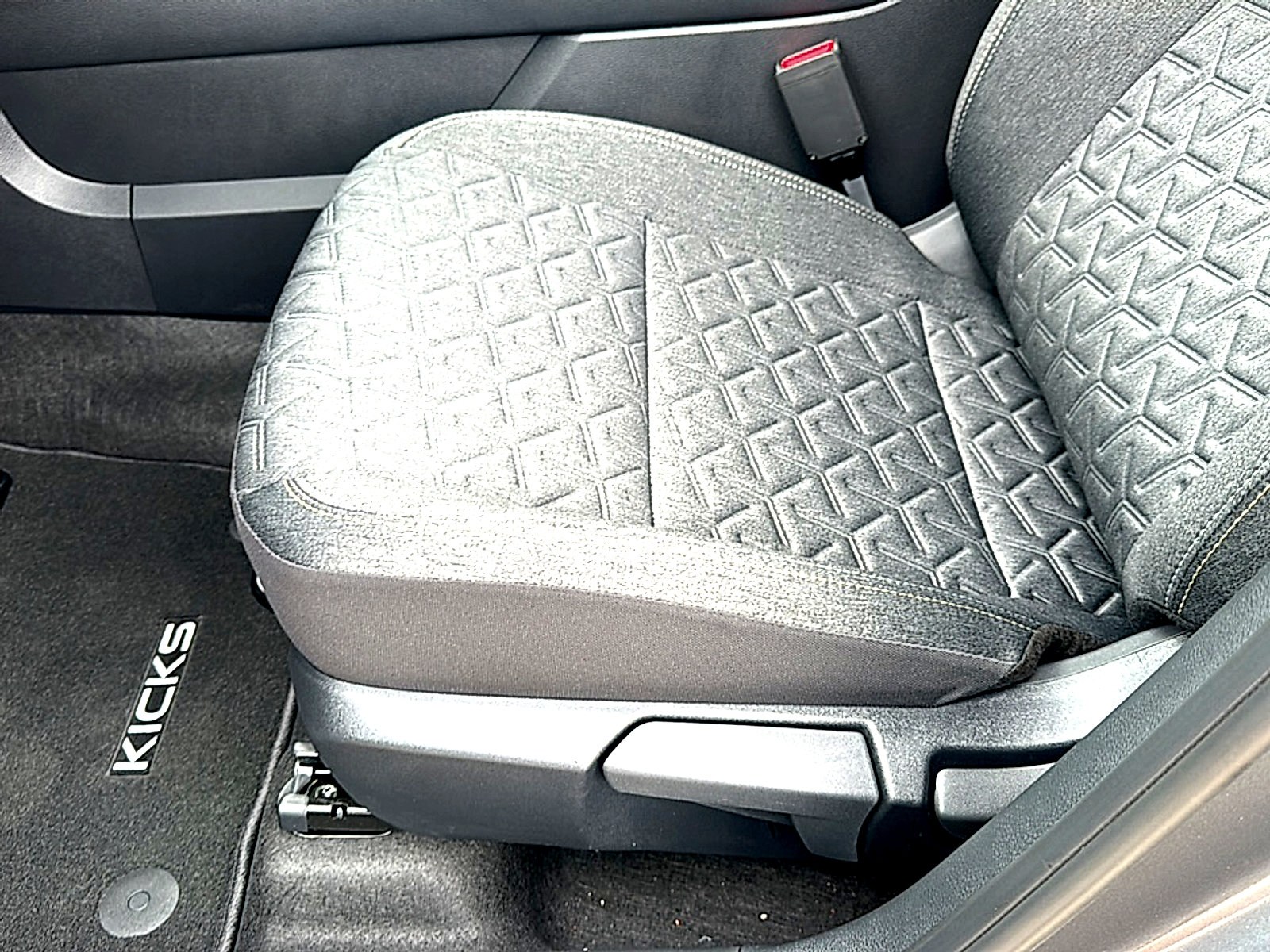 New 2026 Nissan Kicks SV image 12