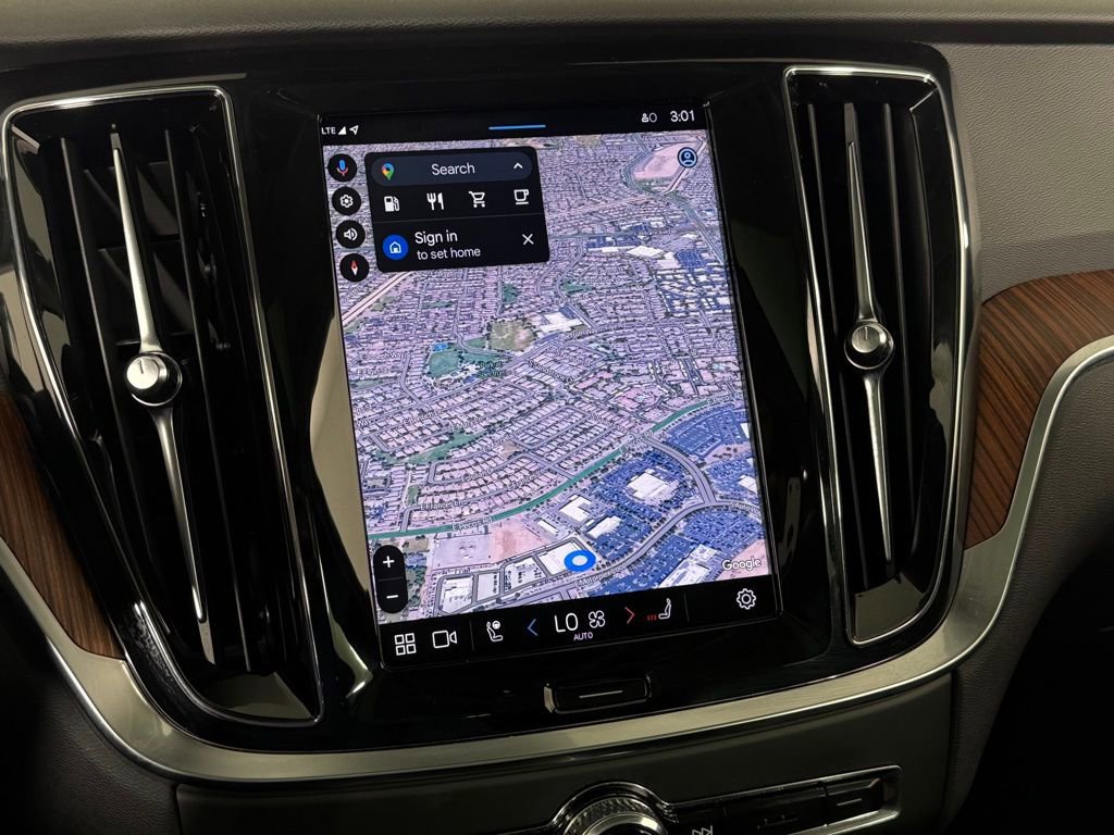 Used 2025 Volvo V60 B5 Cross Country Plus image 18