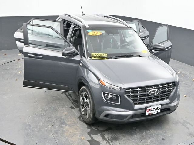 Used 2023 Hyundai Venue Limited image 40