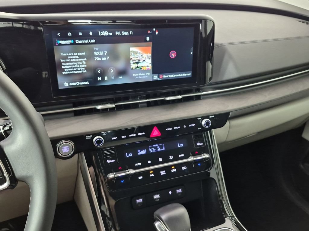 Used 2024 Kia Carnival EX FWD image 23