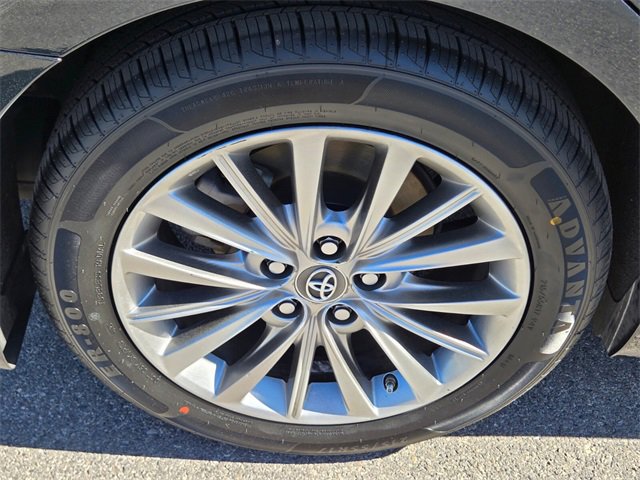 Used 2017 Toyota Avalon Limited image 10