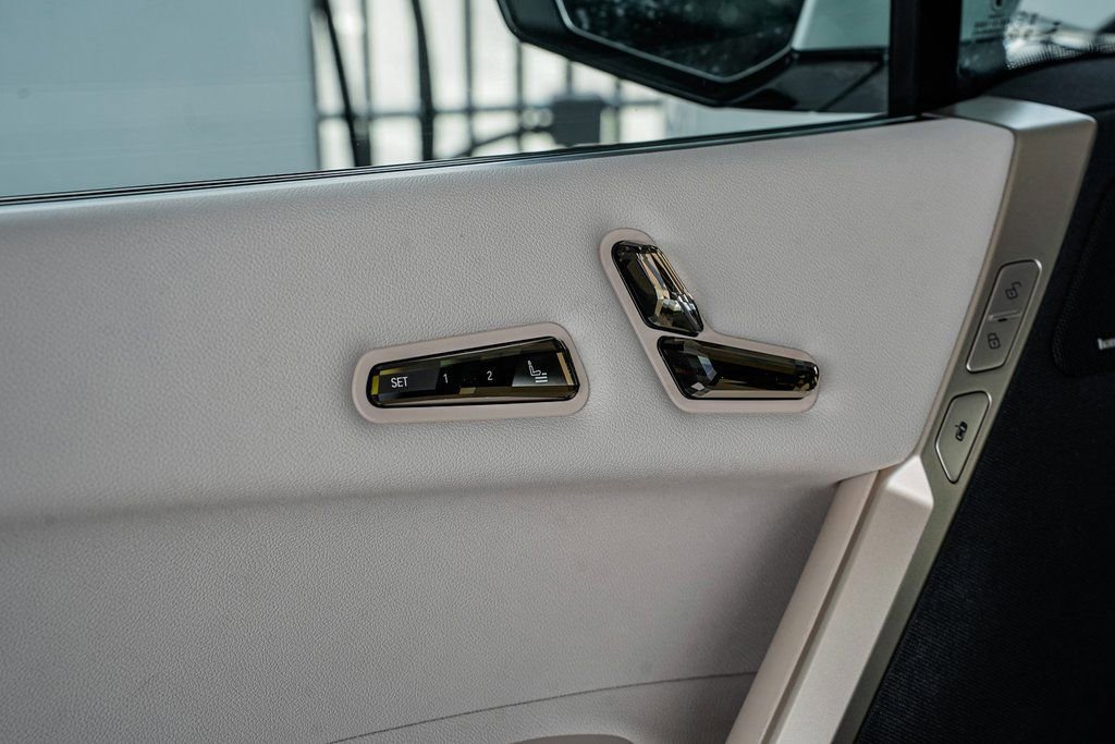 Used 2025 BMW iX xDrive50 w/ Premium Package image 9