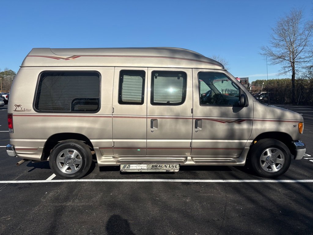 Used 2002 Ford E-150 and Econoline 150 image 2