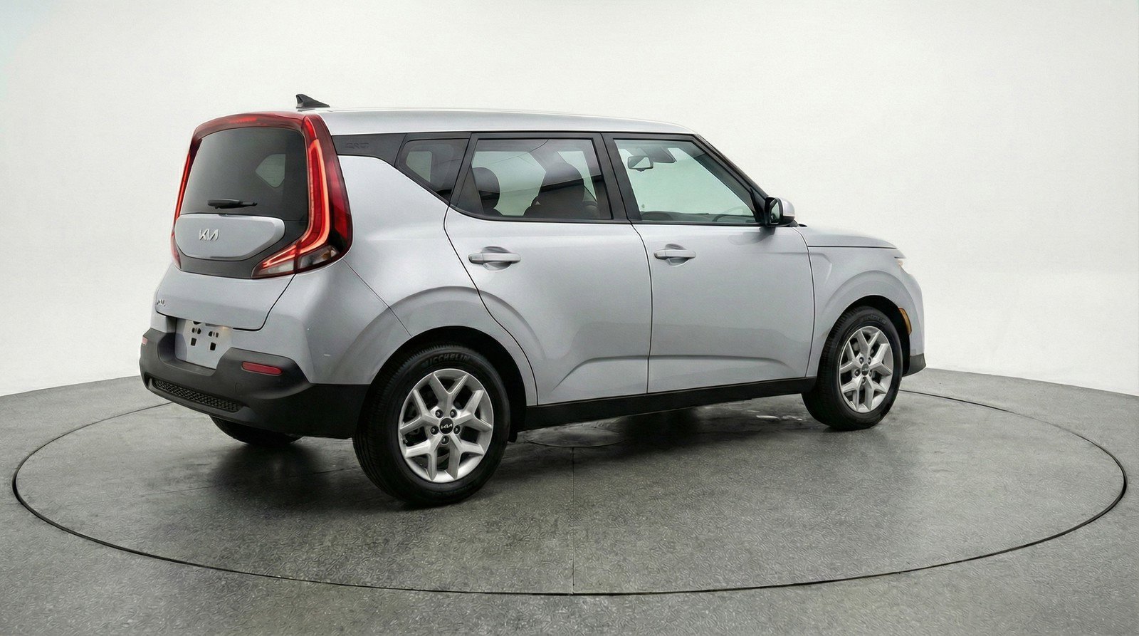 Used 2025 Kia Soul LX w/ LX Technology Package FWD image 9