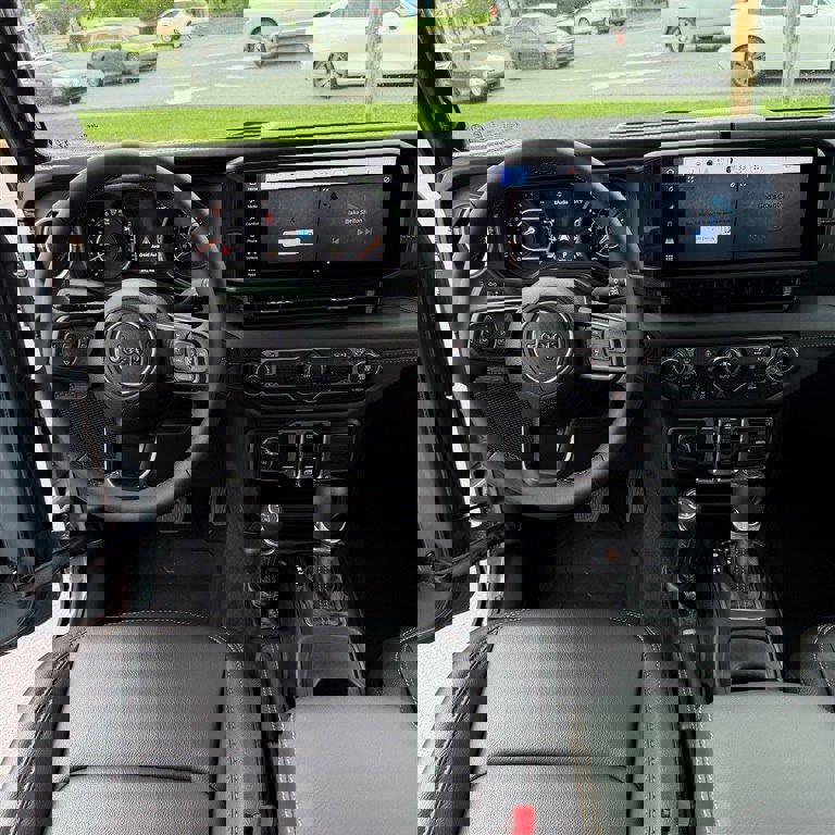 Used 2025 Jeep Gladiator High Tide image 6