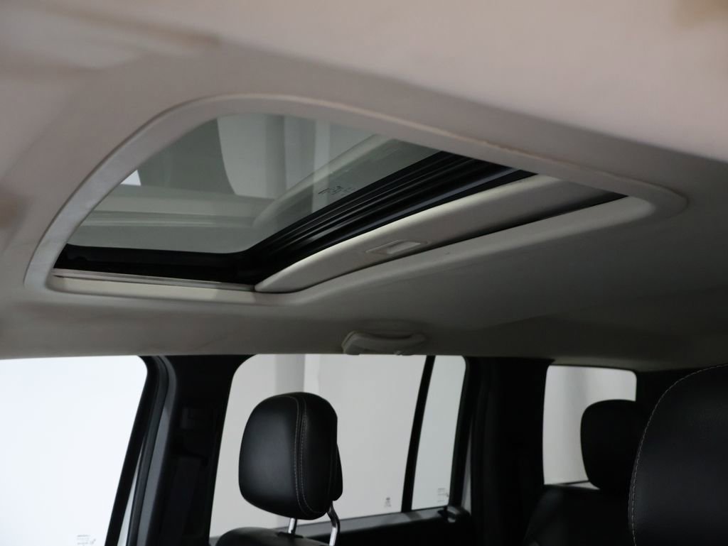 Used 2012 Jeep Liberty Limited w/ Tire & Wheel Group image 10