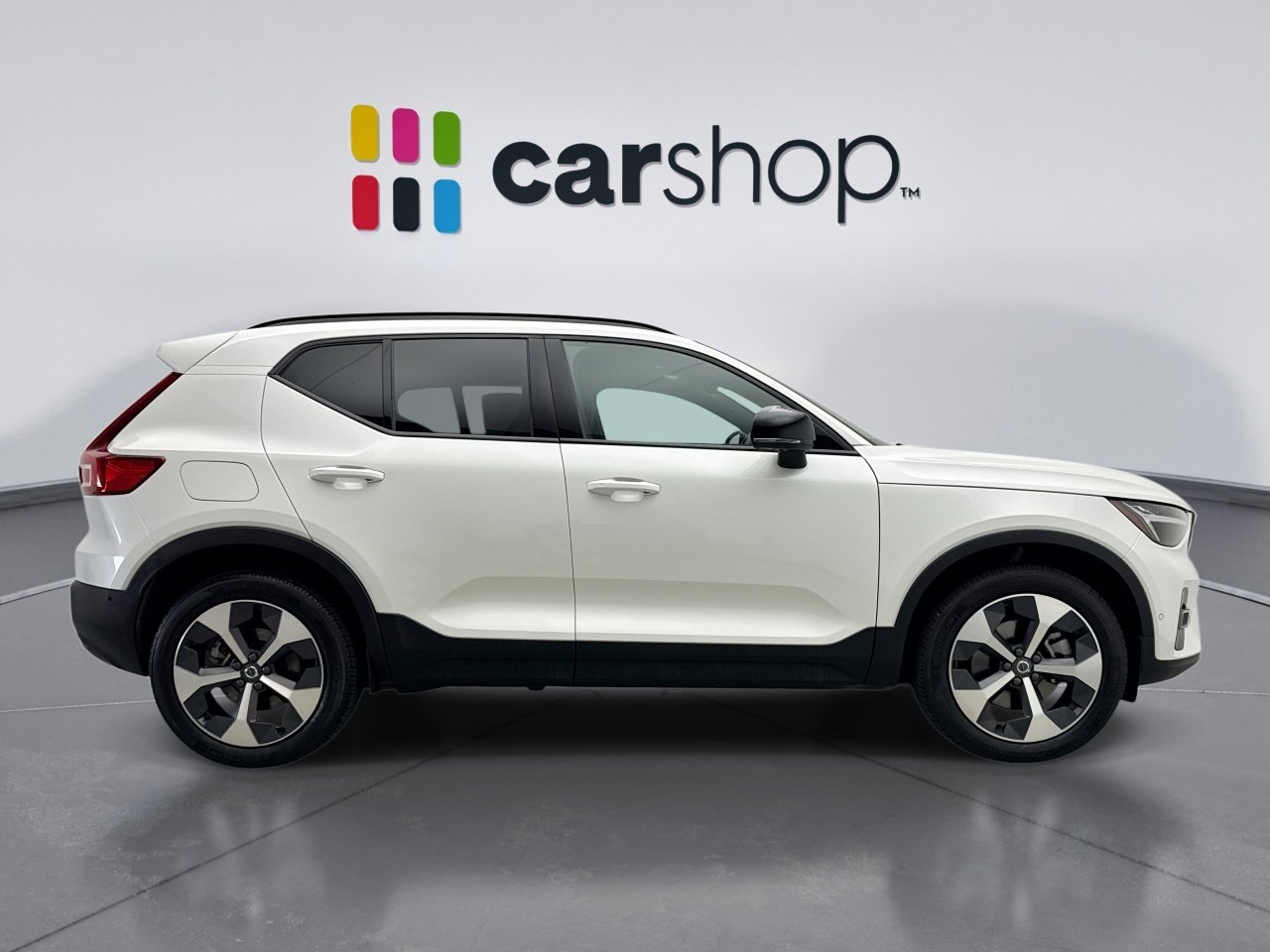 Used 2025 Volvo XC40 B5 Plus AWD/4WD image 6