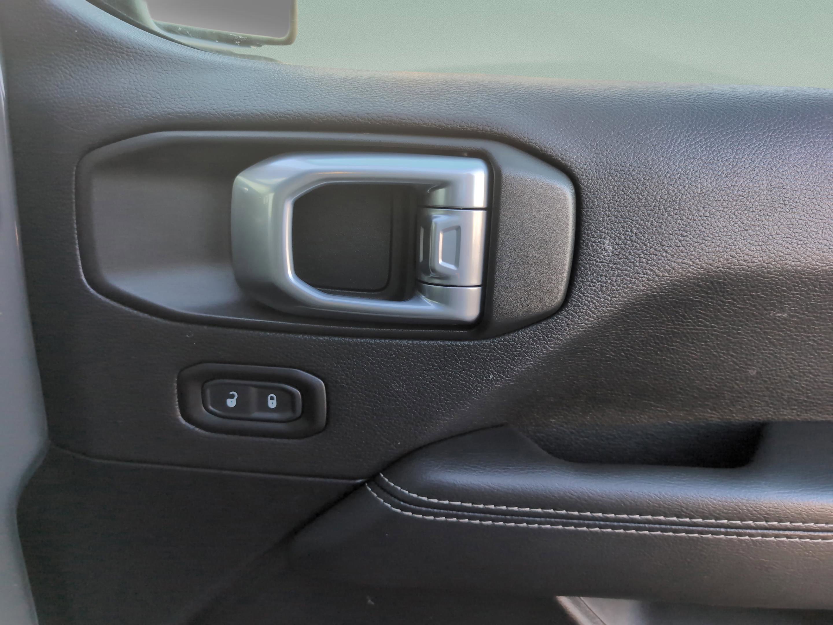 Used 2021 Jeep Gladiator Overland w/ Popular Equipment Package image 16