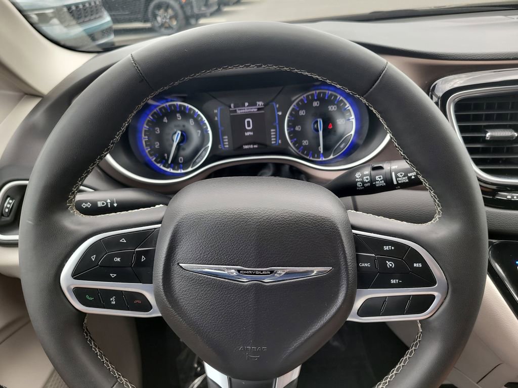 Used 2024 Chrysler Voyager LX image 27