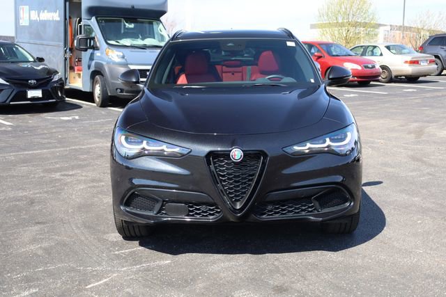 Used 2024 Alfa Romeo Stelvio Veloce image 3