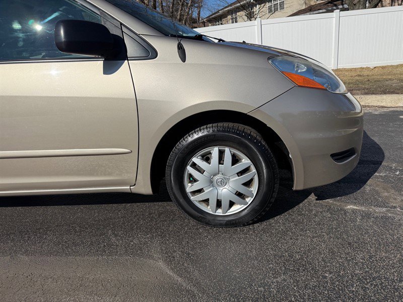 Used 2006 Toyota Sienna CE image 37